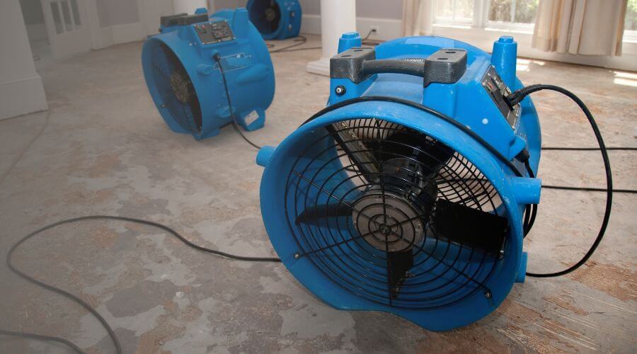 Why choose water damage restoration service for commercial flood cleanup in Henderson